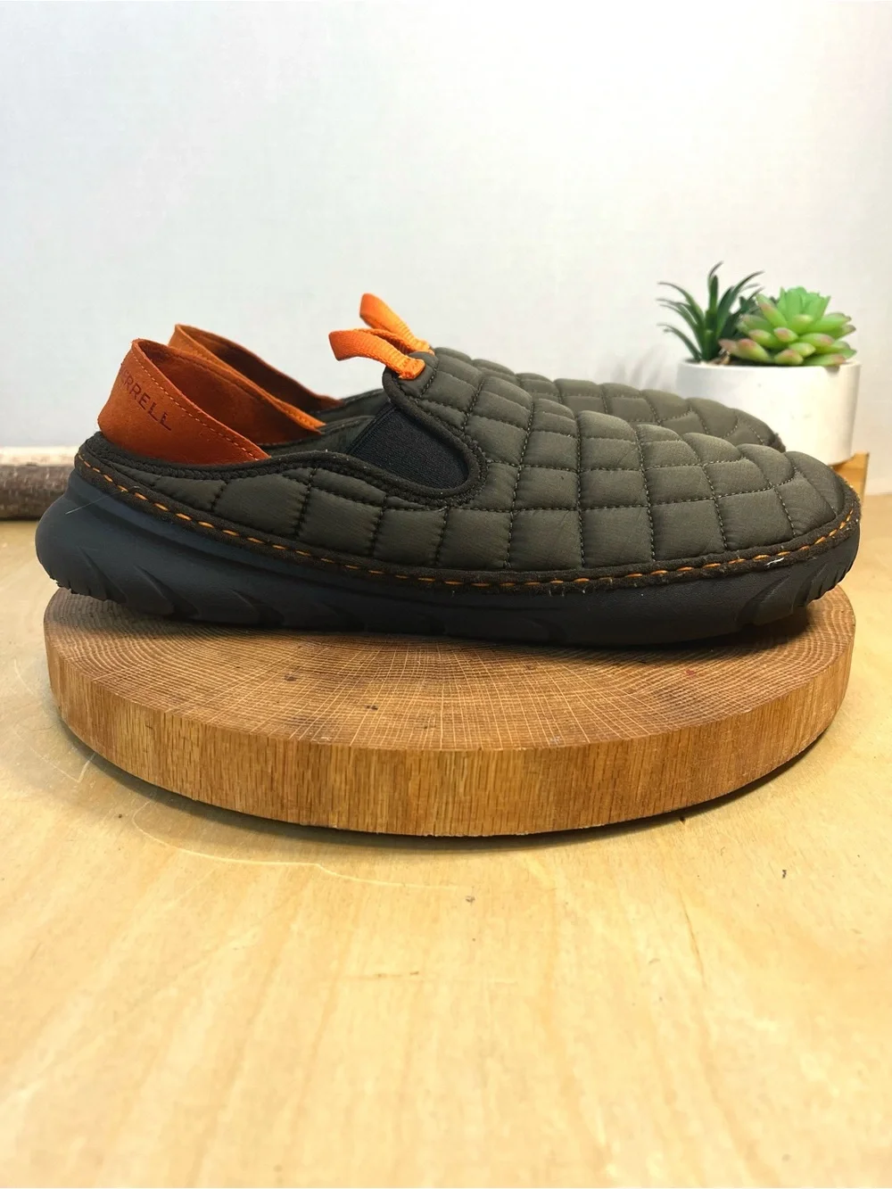 Merrell Men's Hut Moc slippers in quilted Olive Nylon Size 10